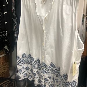 Sleeveless embroidered button down blouse